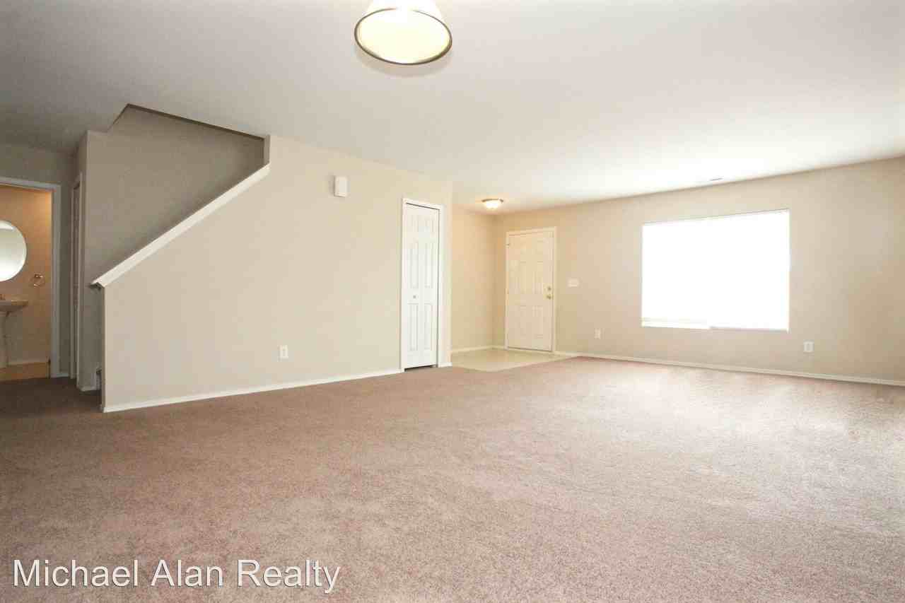 832 Willow Creek Dr - Photo 2 of 22