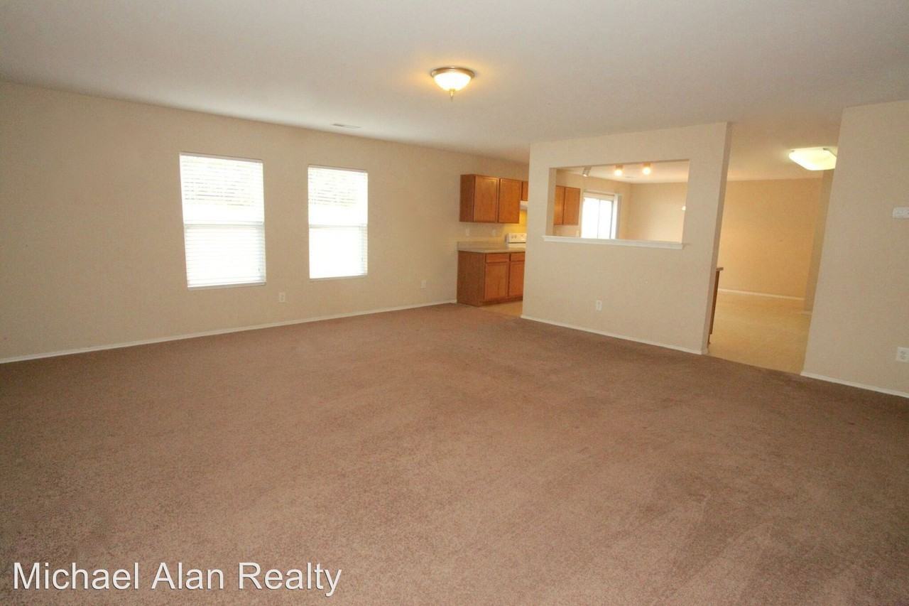 832 Willow Creek Dr - Photo 3 of 22