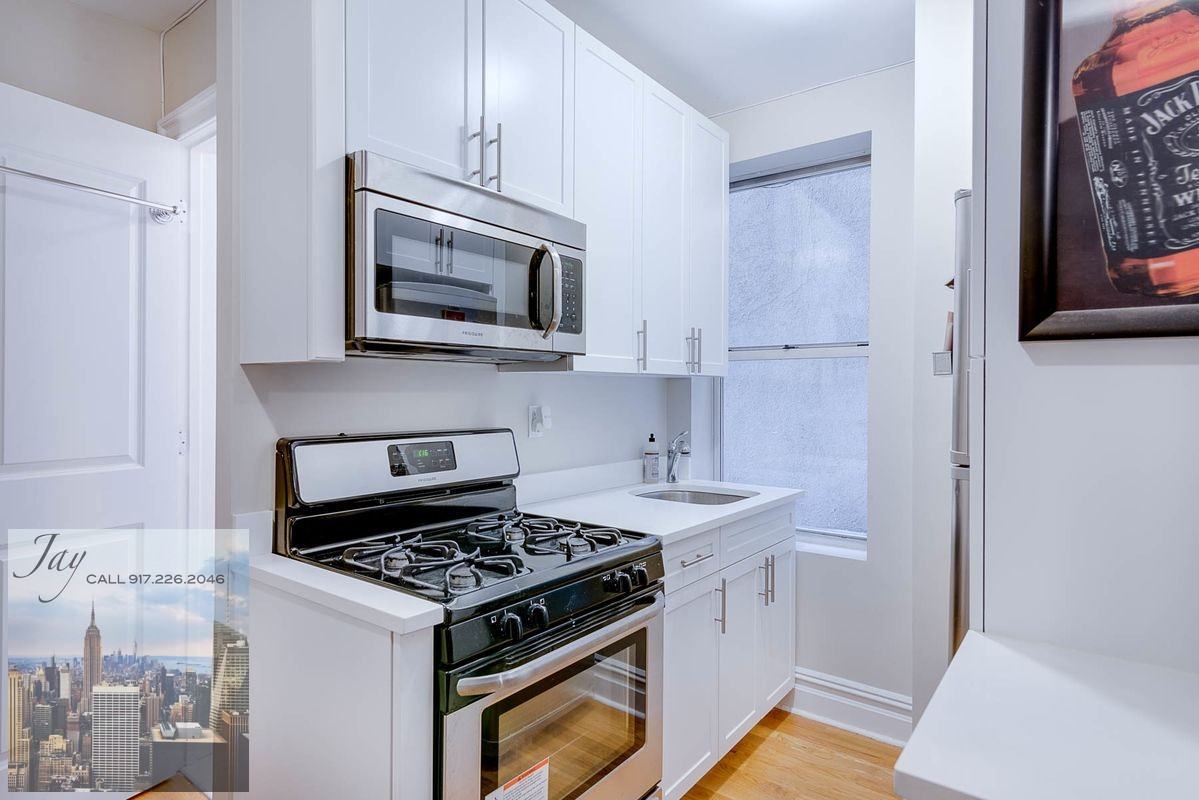 251 West 13th Street - Photo 3 of 4