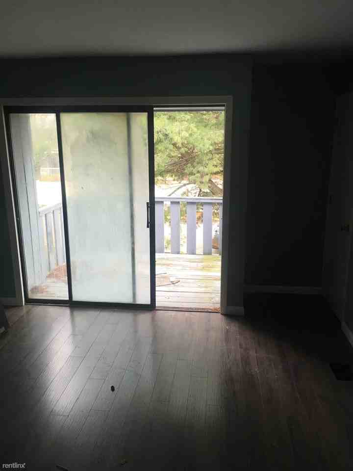 22 Redwood Dr #I - Photo 3 of 4