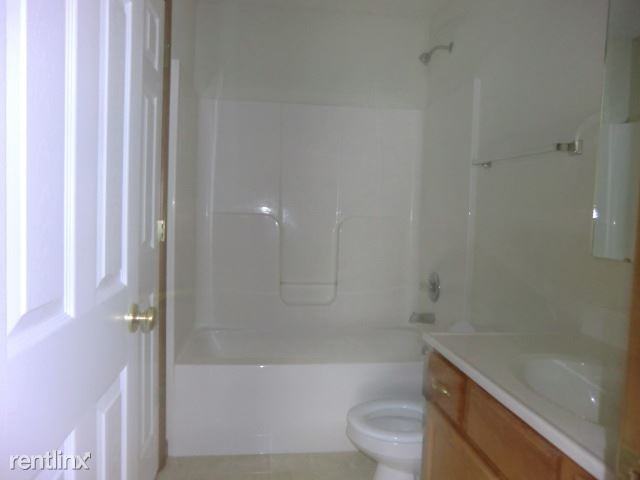 822 Woods Edge Dr - Photo 3 of 13