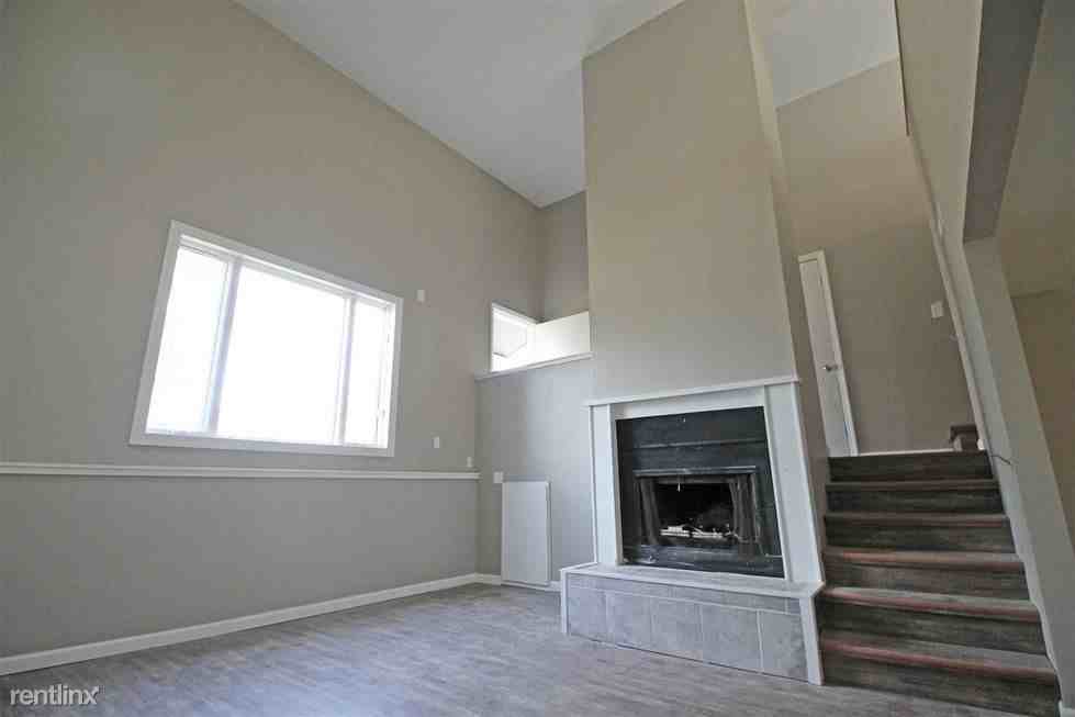 1622 Tanglewood Rd - Photo 2 of 21