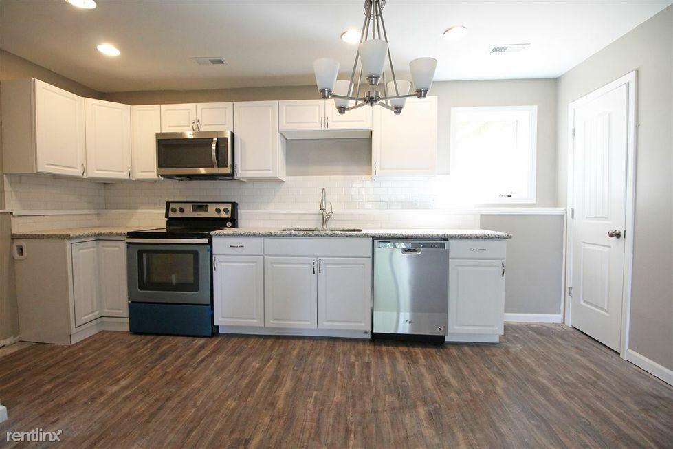 1622 Tanglewood Rd - Photo 3 of 21