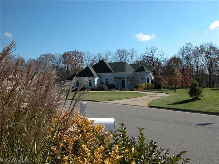 1746 Stockbridge Dr - Photo 2 of 22