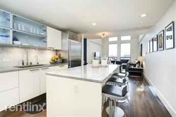 360 Newbury St - Photo 2 of 10