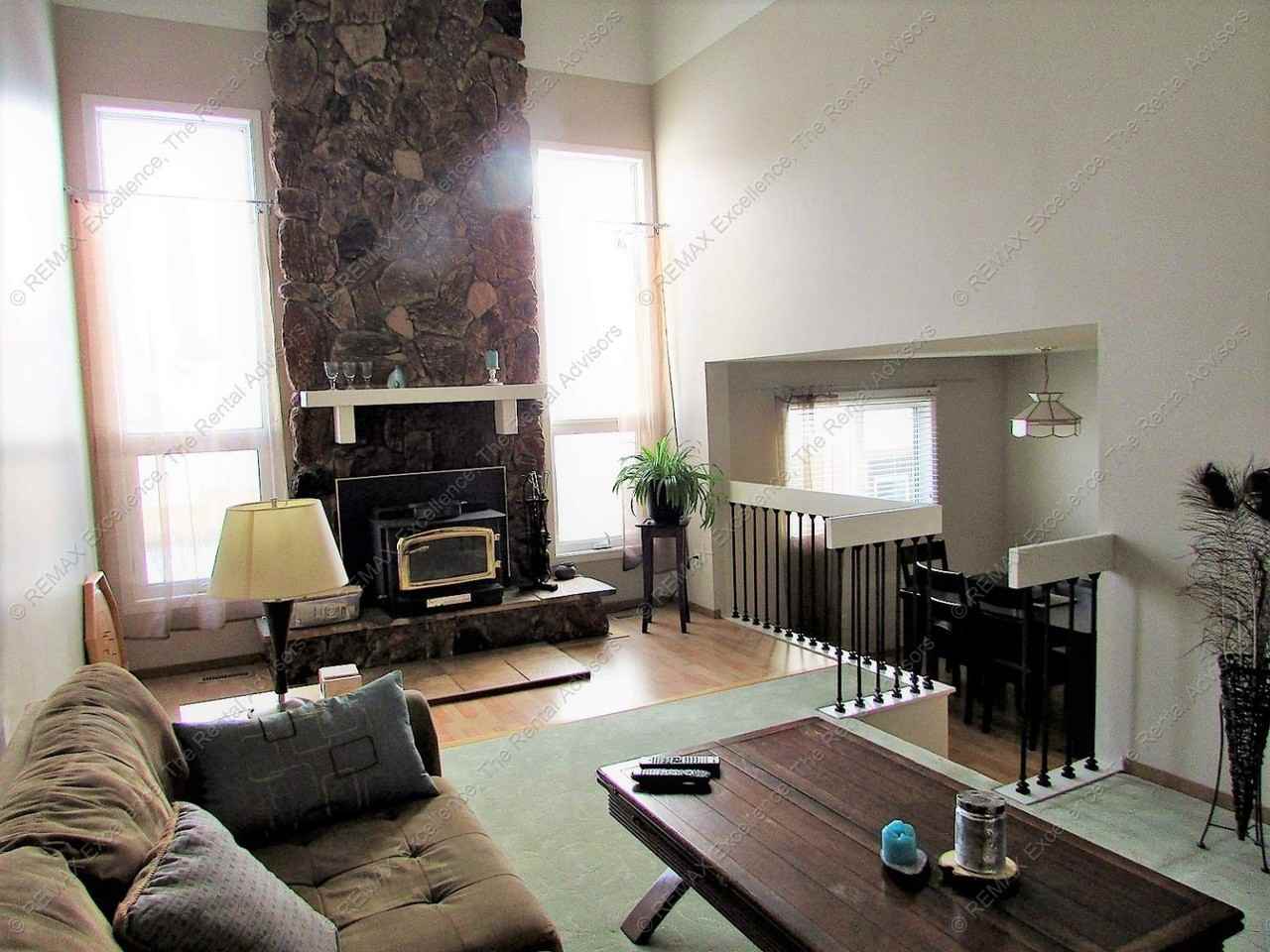 3975 55 St NW - Photo 2 of 16