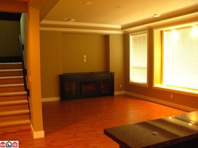 5870 131a St - Photo 3 of 10