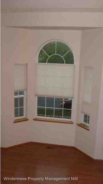 15941 Lakeview Ave SE - Photo 3 of 8