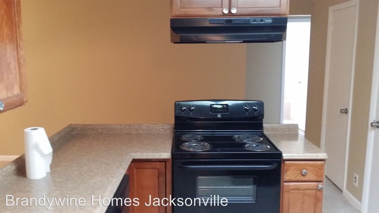 807 Turtle Creek Dr N - Photo 2 of 7