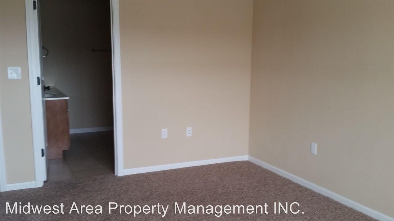 101-199 Lyle Curtis Cir - Photo 2 of 8