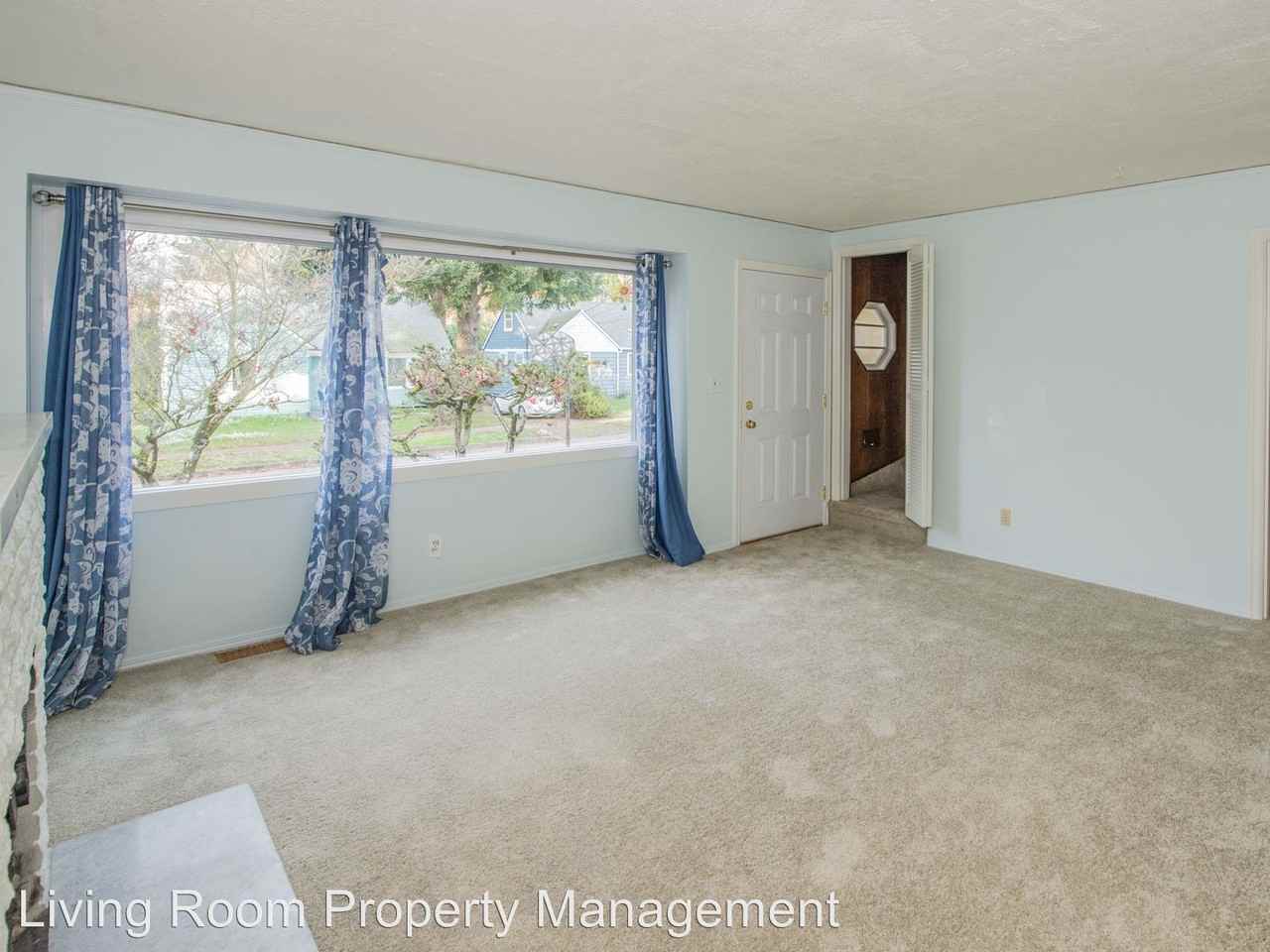 3740 SE Tibbetts St - Photo 2 of 19