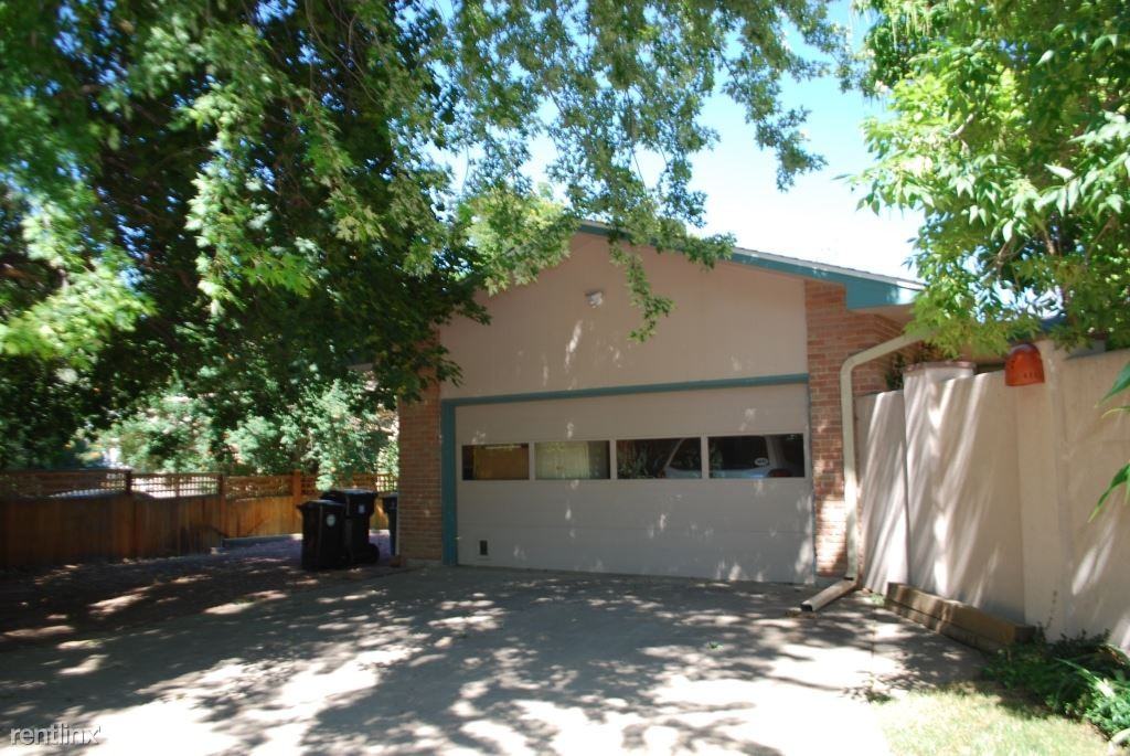 1555 Norwood Ave - Photo 3 of 10