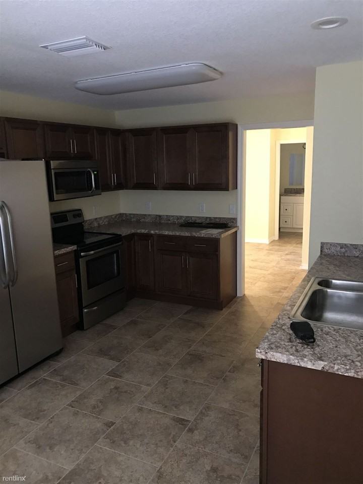 10217 N 22nd St - Photo 2 of 10