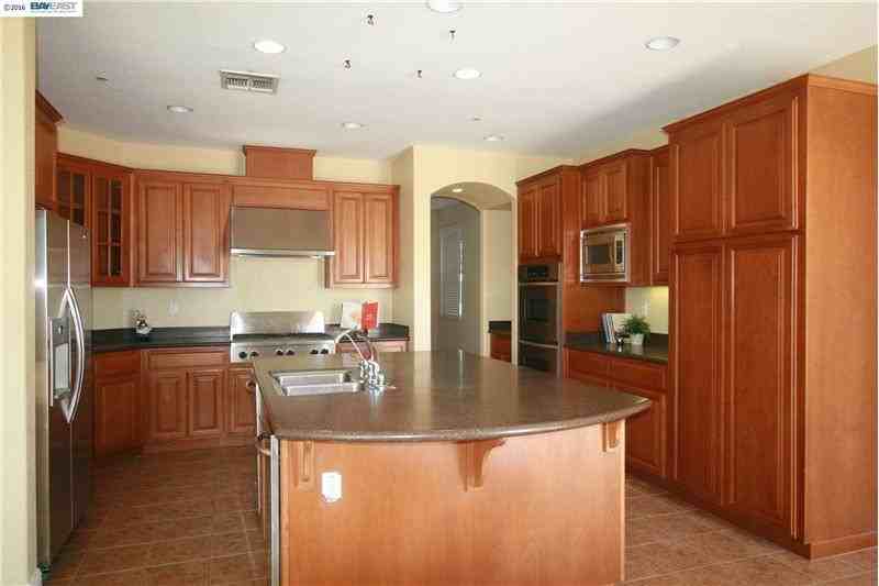 2220 Spyglass Dr - Photo 2 of 18