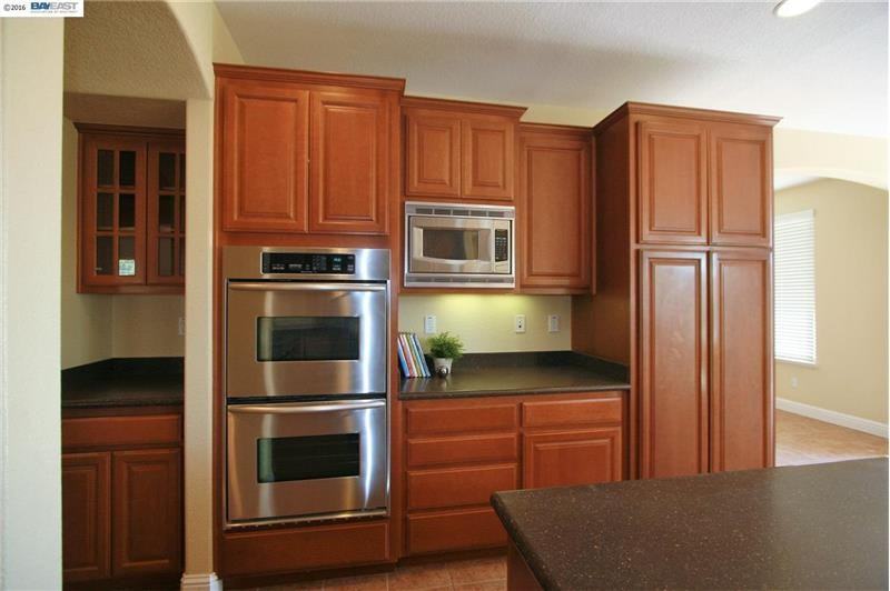 2220 Spyglass Dr - Photo 3 of 18