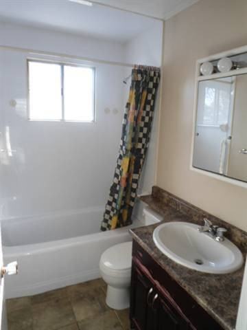 16407 88 Ave NW - Photo 2 of 6