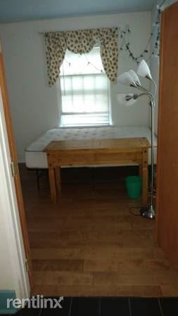 895 11th St - Photo 2 of 12