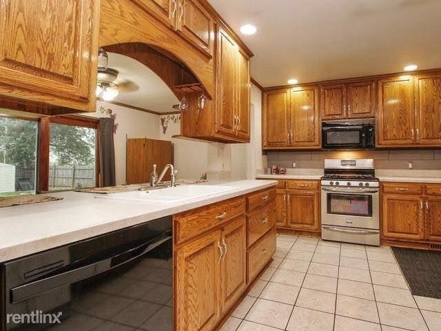 409 N Franklin St - Photo 2 of 21