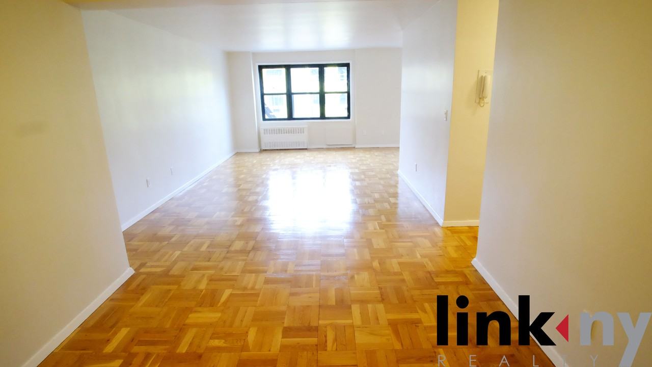 1100 Warburton Avenue #1M