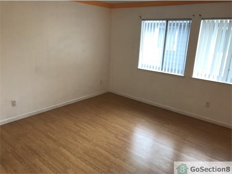 559 Groth Pl - Photo 2 of 11