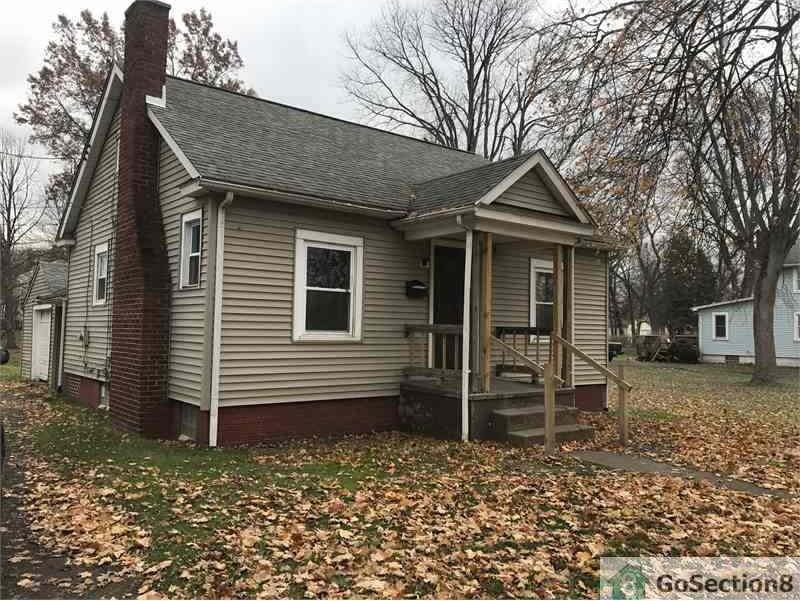 1932 Ohio Ave NE - Photo 2 of 6