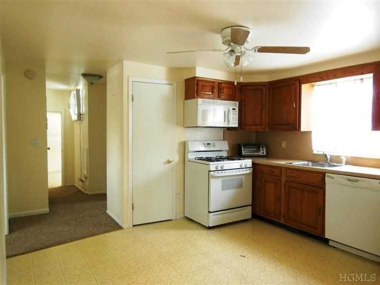 1483 Hayes Dr - Photo 3 of 8