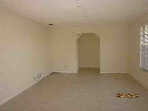 704 E River Oak Dr - Photo 3 of 9