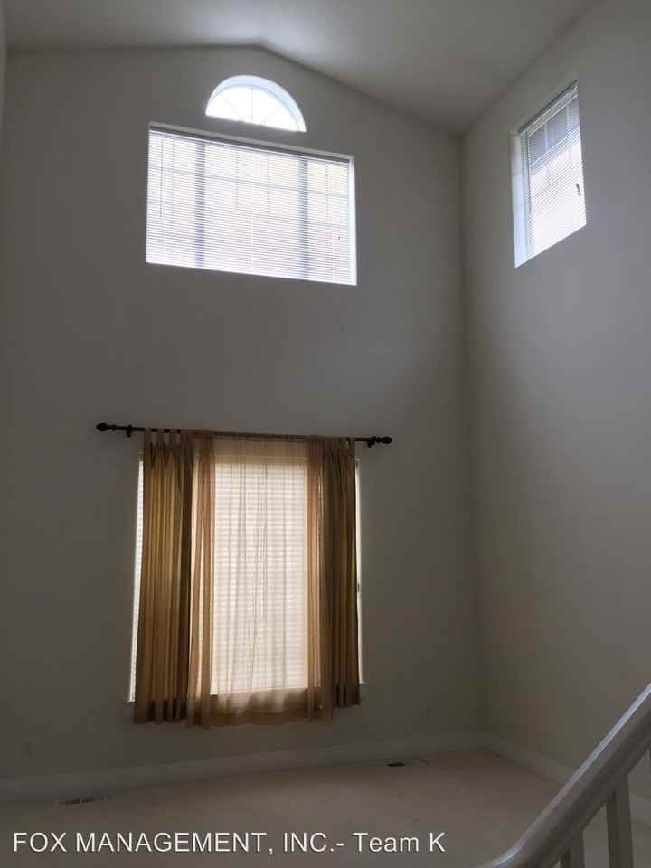 240 SW Delta Dr - Photo 2 of 24