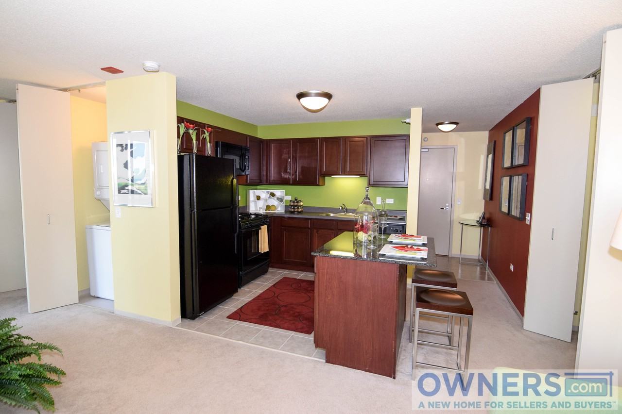 East South Water St & N Field Blvd #909