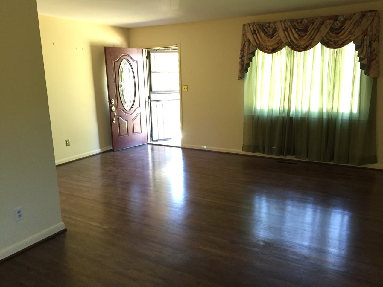 117 40th Ave W - Photo 3 of 13