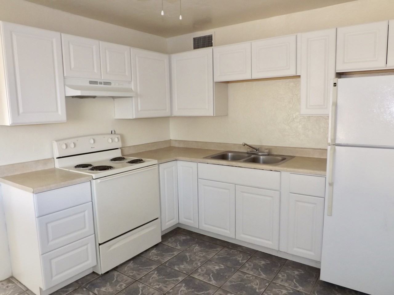 1605 N Belvedere Ave - Photo 3 of 22