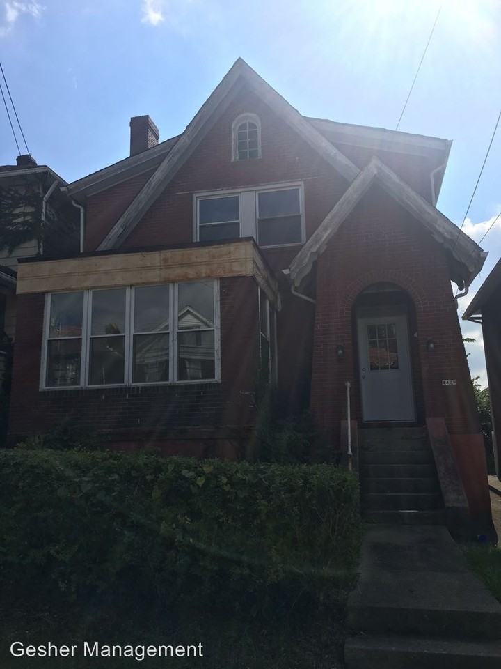 1408 Maple Ave - Photo 3 of 10