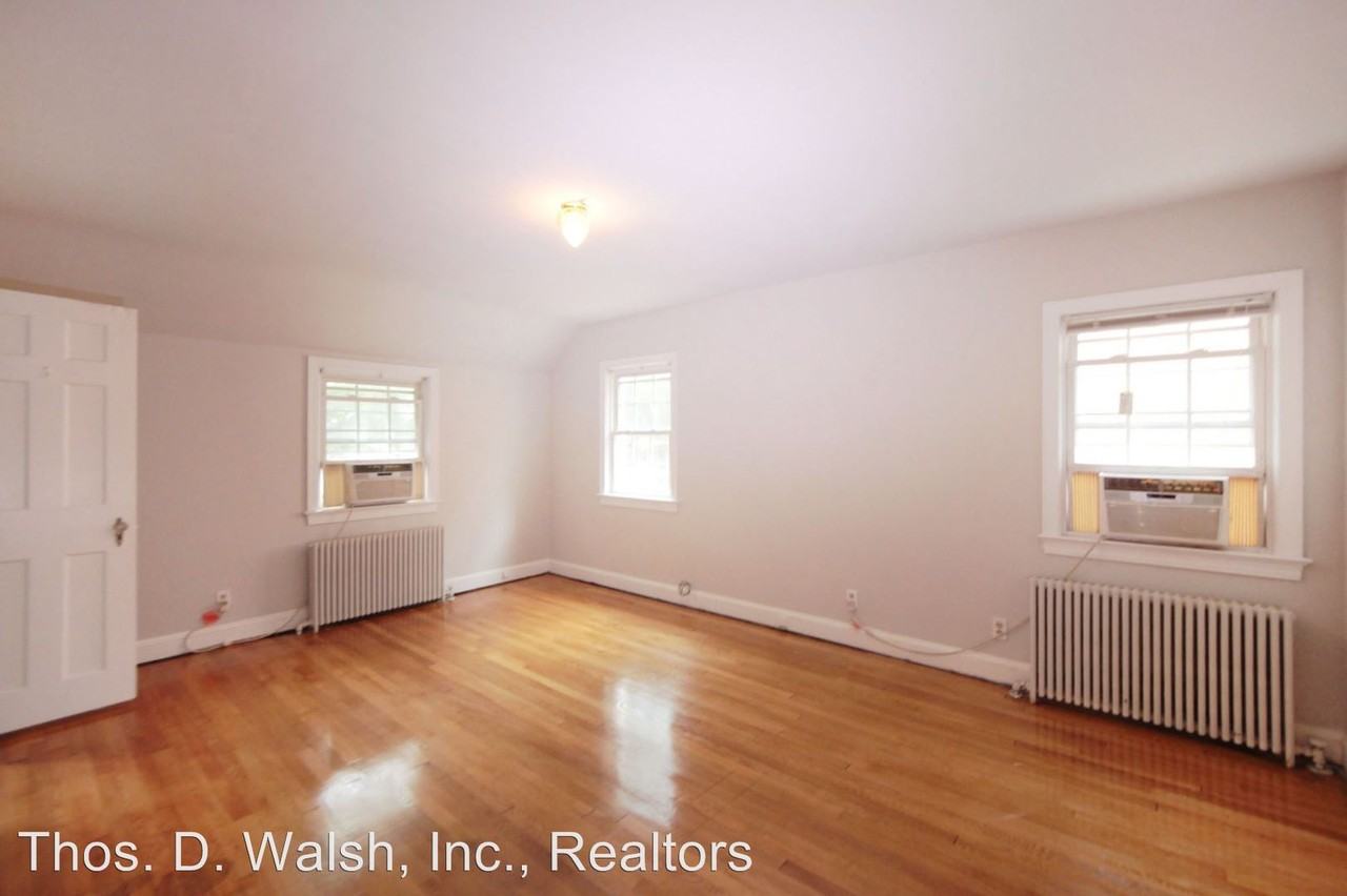 4429 South Dakota Ave NE - Photo 2 of 19