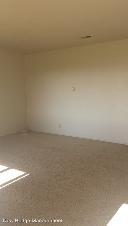 12425 Riverside Rd - Photo 2 of 19