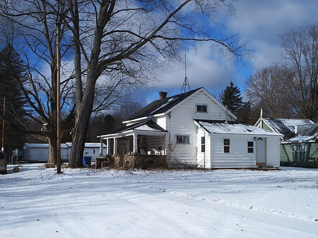 296 4th St - Photo 3 of 5