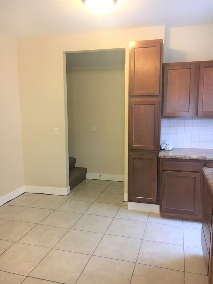 311 Robey Pl SE - Photo 2 of 17