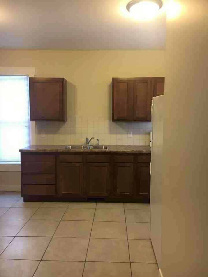 311 Robey Pl SE - Photo 3 of 17