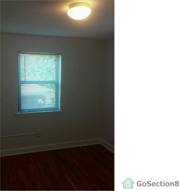 1215 Alabama Ave SE - Photo 2 of 5