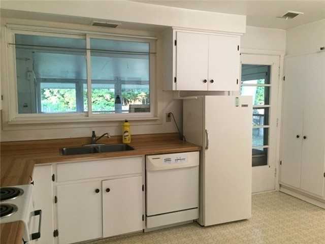 1391 Chriseden Dr - Photo 3 of 7