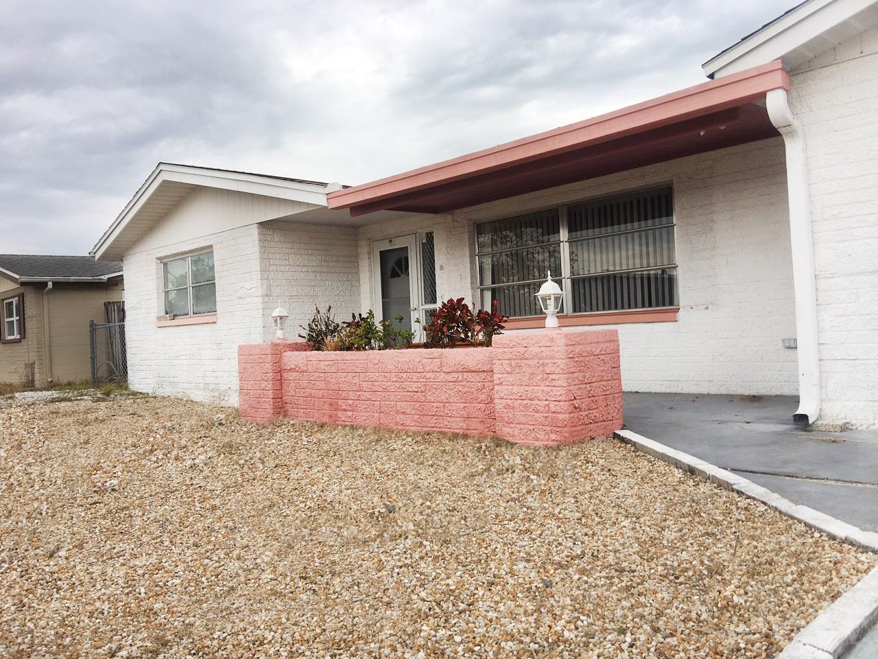 10741 Leeds Rd - Photo 2 of 19