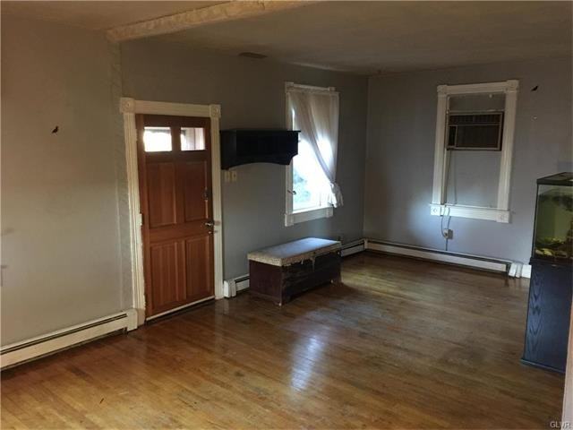 111 Railroad Rd - Photo 2 of 18