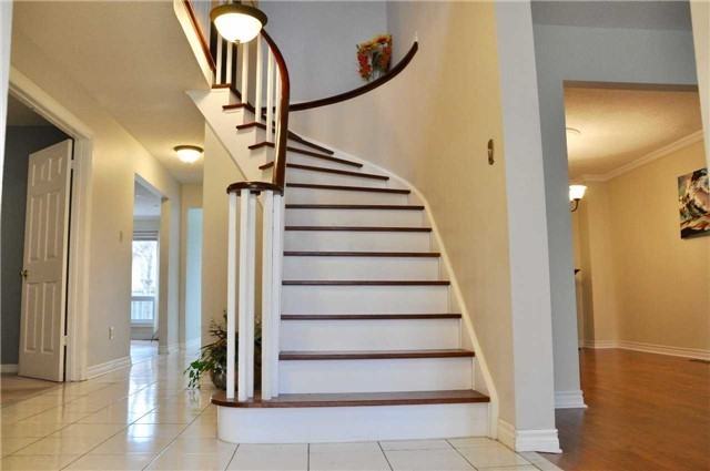 5814 Riverdale Cres - Photo 3 of 9