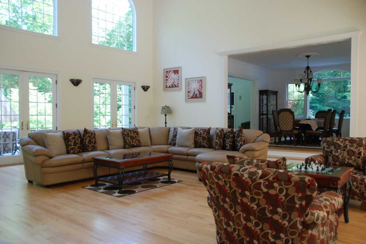 11 Eastwood Ct - Photo 3 of 15