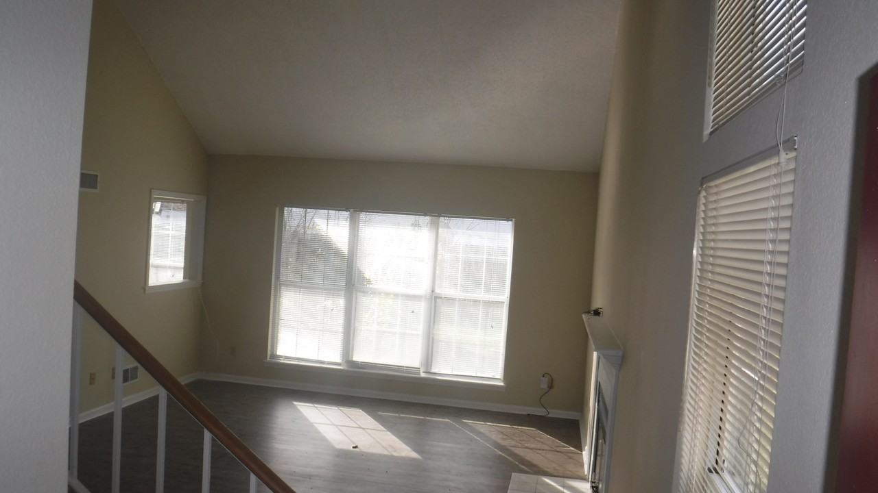 15505 E 48th Terrace - Photo 2 of 13