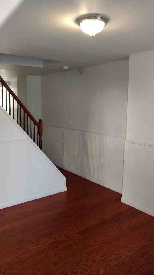 832 W 6th St - Photo 2 of 11