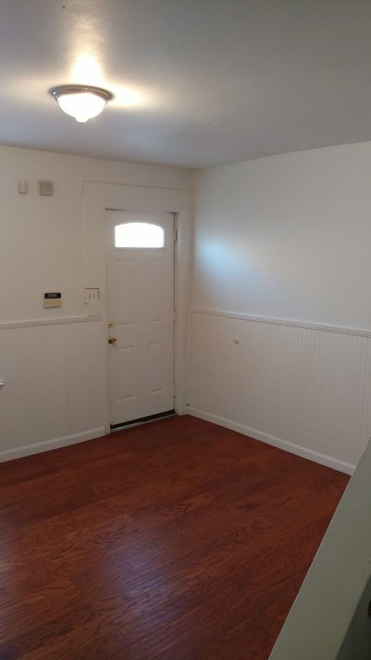 832 W 6th St - Photo 3 of 11