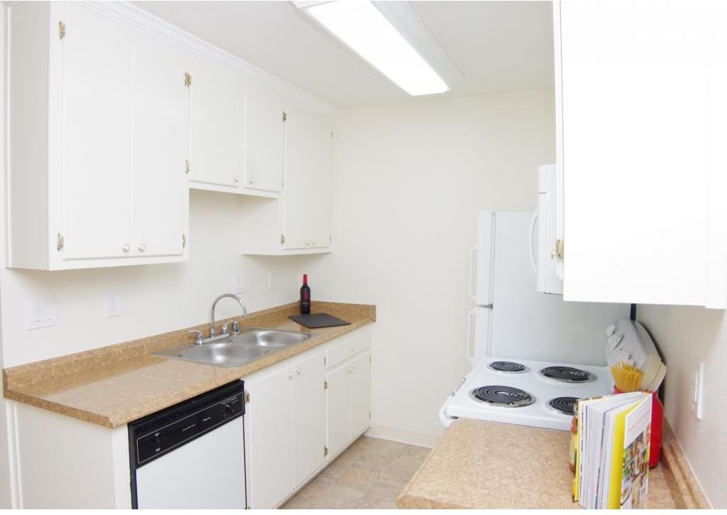 Bayfair Apartments - Photo 3 of 10