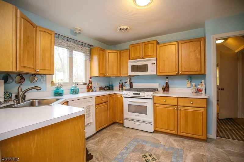 1055 Springfield Ave - Photo 2 of 15