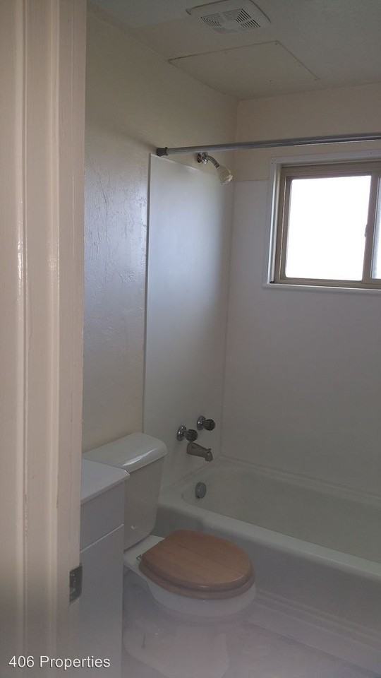 Davis St Apartments - Photo 2 of 5