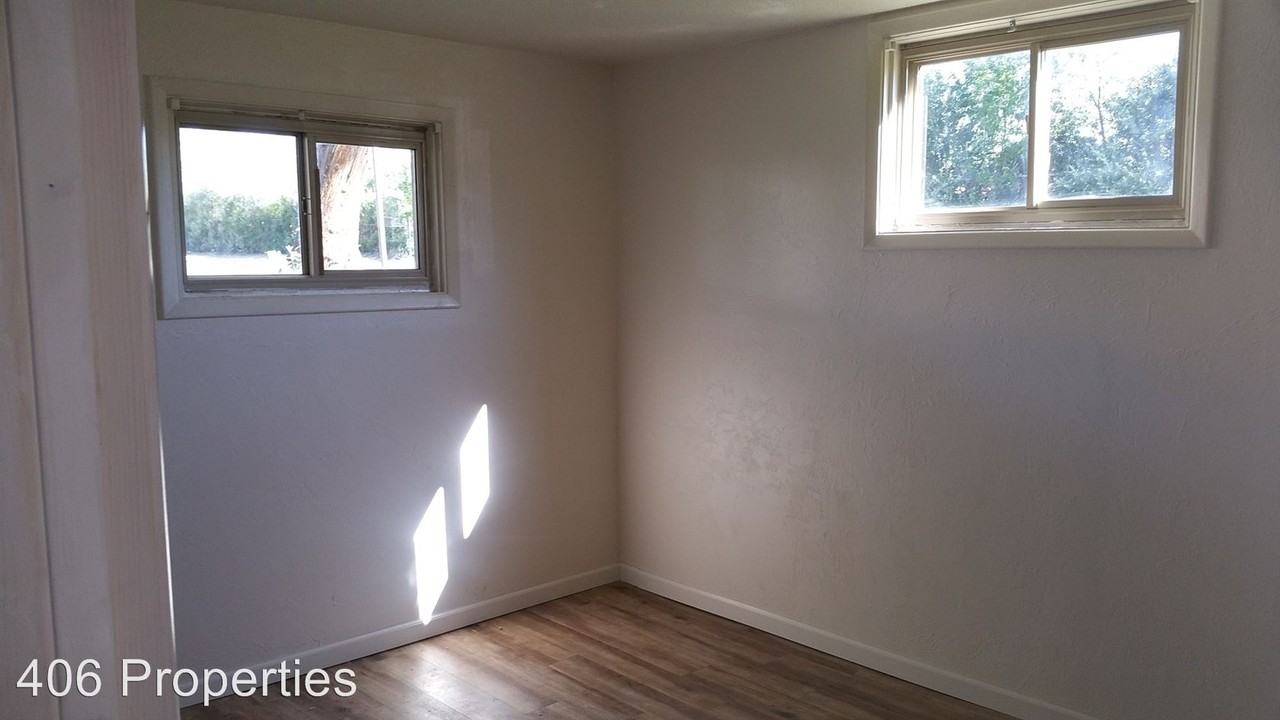 Davis St Apartments - Photo 3 of 5
